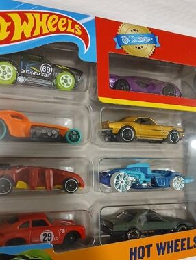 8-Pack Hot Wheels Cars - Assortment with Nissan Skyline green with Black lower!